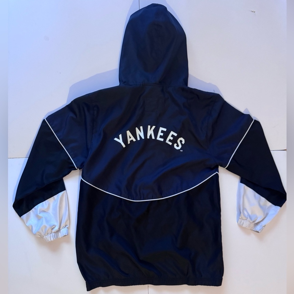 Mitchell & Ness YANKEE Kids Nylon Hooded Jacket in Size L (14/16) GUC - Picture 2 of 5